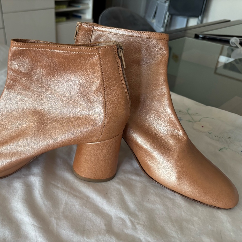 Beige/copper ankle boots by Anna F.